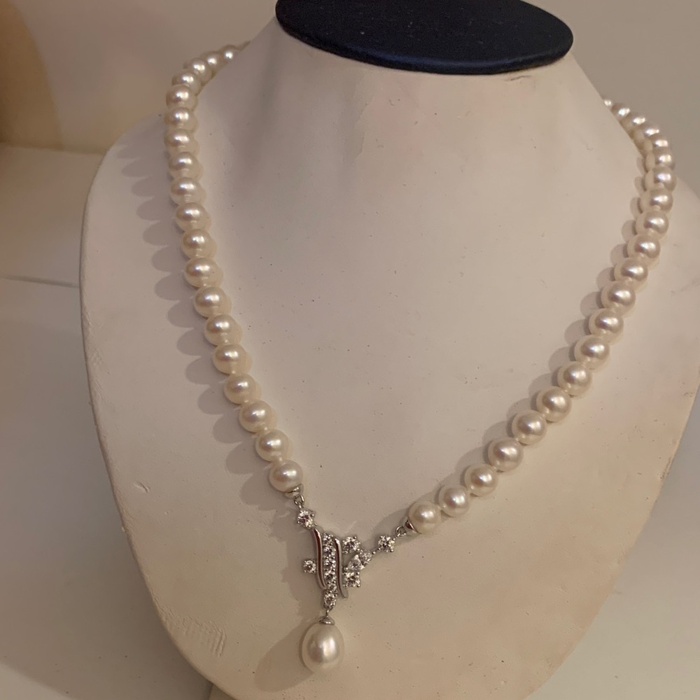 Elegant Cream Pearl Necklace